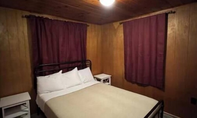 Crestline Apartamento | Crest Lodge Historic Mountain Inn - ARROWHEAD