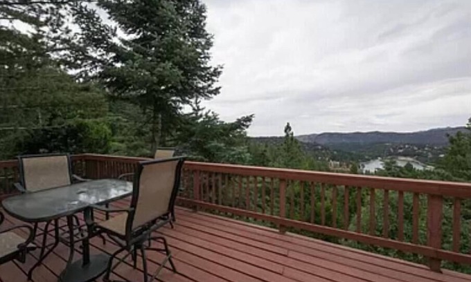 Crestline Casa | Crestline Dream View Getaway w/ enough beds for 20+ people