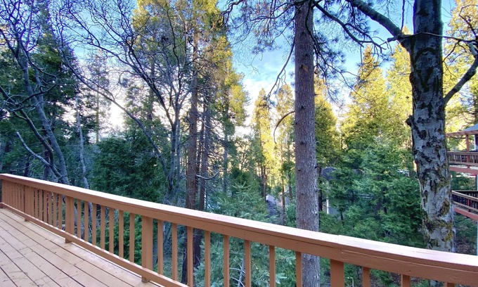 Crestline Cabaña | Crestline Mountain Cottage - Easy Commuter! 3BR 2BA 30+Days Rental