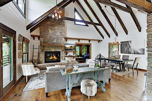 Royal Pines Casa | Crestwood Retreat