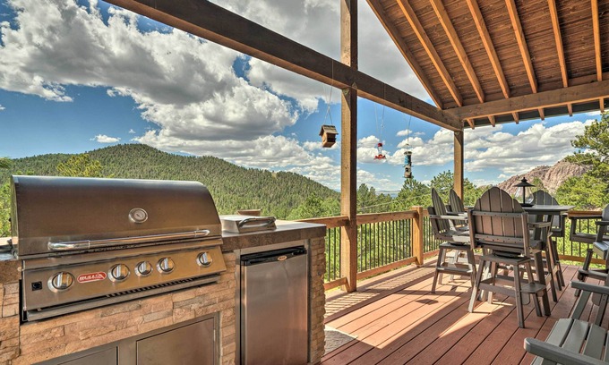 Cripple Creek Casa | Cripple Creek Mountain Getaway w/ Hot Tub & Views!