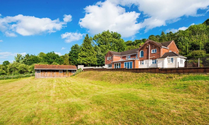 Winterbourne Earls Casa | Croft House Sleeps 14 Country Views & HOT TUB
