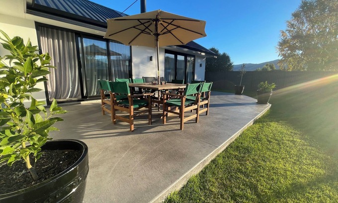 Lowburn Casa | Cromwell Central-Modern & Relaxing