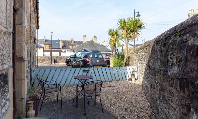 Ayr Villa | Cromwell Corner - Donnini Apartments