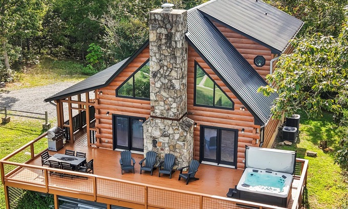 Trenton Cabina | Crossbow Cabin | Rustic Log Cabin | Hot Tub | Sleeps 10