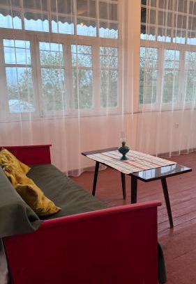 Oshakan Casa | crossroads guesthouse