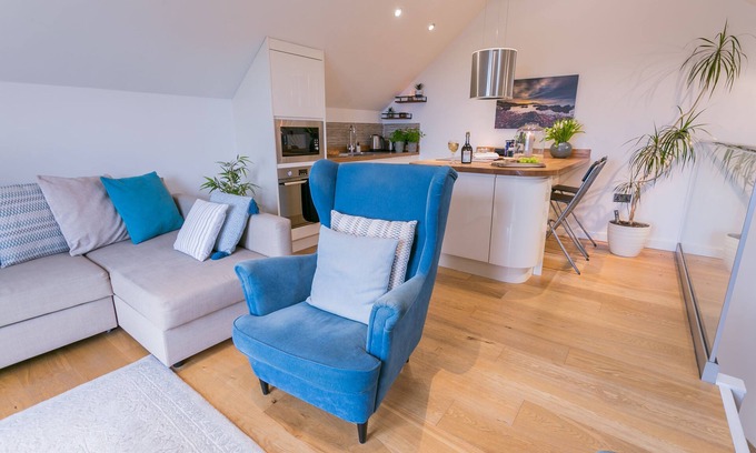 Llanfaethlu Apartamento | Crow's Nest - a coastal that sleeps 2 guests in 1 bedroom