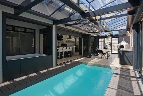 Edgemead Apartamento | Crown Comfort - Affordable luxury - Private Heated Pool & Hot Tub Under Roof