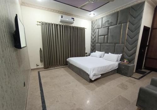 E-11 Sector Casa | Crown Lodges E11-4