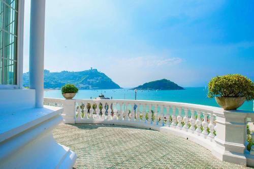 San Sebastian Centro Apartamento | Crown of La Concha Beach
