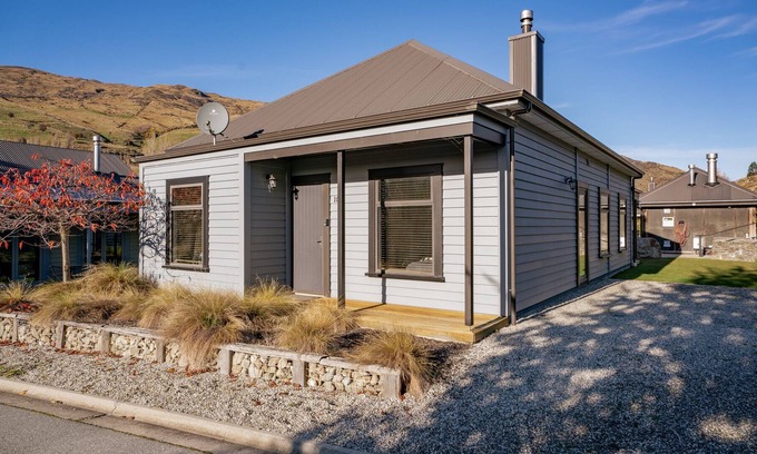 Cardrona Casa | Crown Range Cottage - Cardrona Holiday Home