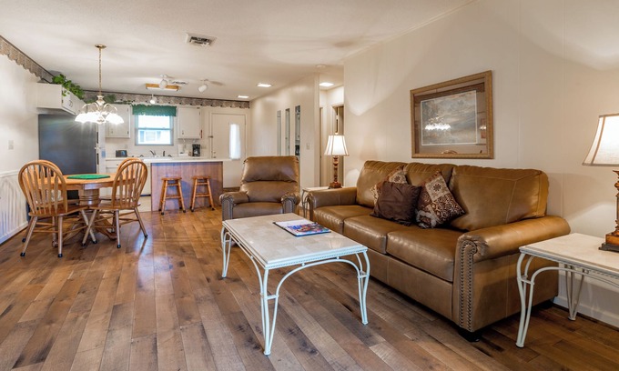 Lake Tansi Condominio | Crown Resorts Lake Tansi East 2 Bedroom, 2 Bath Condo w/ 1 Queen, 2 Twin Beds
