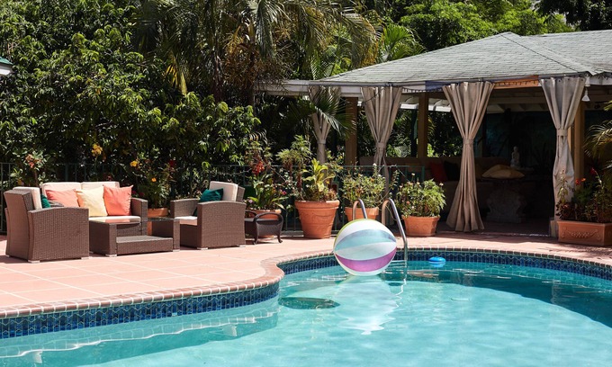 Jack's Hill Casa | Crowne Gardens. Safe, quiet, luxurious Kingston home with a scenic view.