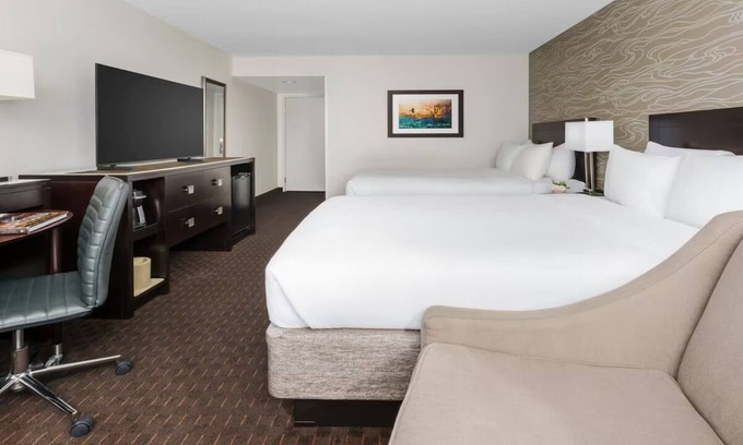 Phoenix Hotel | Crowne Plaza Phoenix Airport, Standard 2 Queens, Free Shuttle & Dog-friendly
