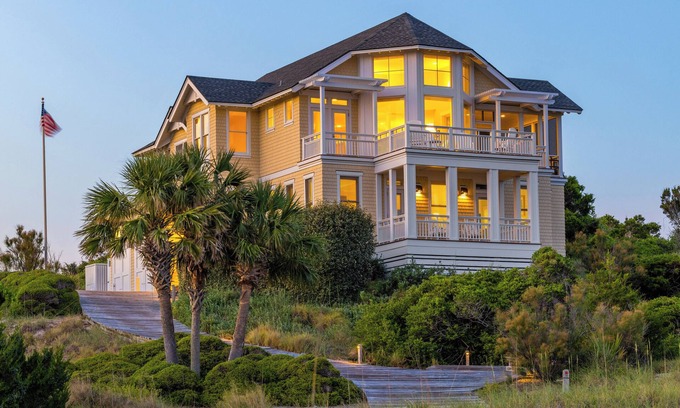 Bald Head Island Casa | Crowning Bald Head's Dune Ridge, this five-bedroom, 4.5-bath Executive Retreat HAS IT ALL