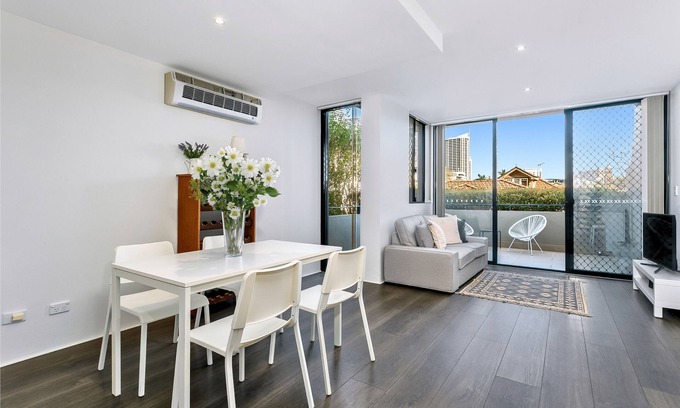 Naremburn Apartamento | Crows Nest - WILL1 - Willoughby Road - Sunny 2BR Split-Level with Terrace Parking Near Crows Nest Village