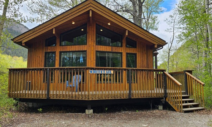 Crowsnest Pass Cabina | Crowsnest River Chalet - Deer