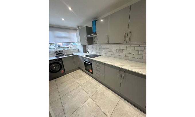 Selhurst Casa | Croydon - Beautifully Refurbished 2 Bed, 2 Bath Rental – Feels Like New!