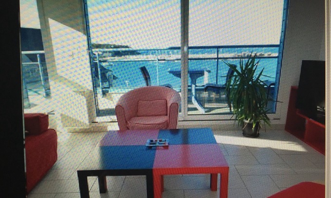 Camaret-sur-Mer Apartamento | VISTA AL MAR, tranquila en el puerto. Claro y confortable. Gran balcón-terraza.