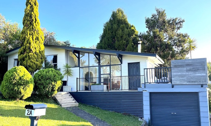 Hatfields Beach Casa | CRUISY COASTAL