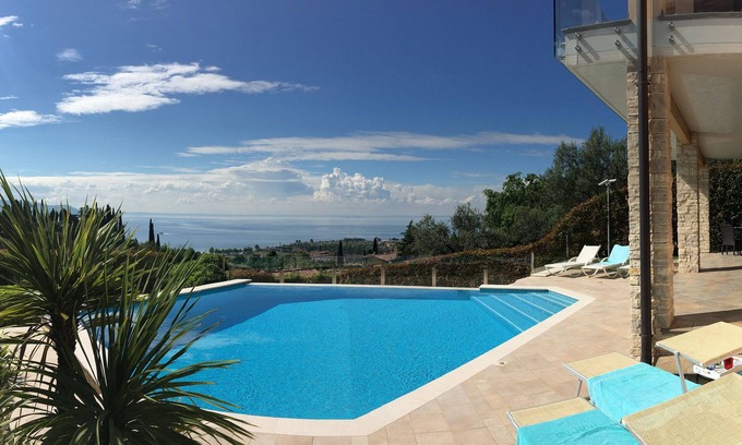 Pulciano Apartamento | Cryss Pool - hermoso apartamento con piscina y vista al lago