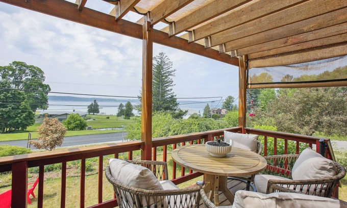 Beulah Casa | Crystal Lake Vacation Rental, 3 Mi to Betsie River
