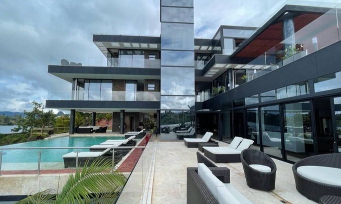 Guatape Villa | Crystal Palace with heated pool, hot tub and lake access