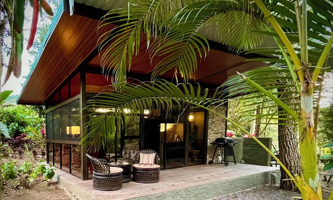 Pacuare Reserve Apartamento | Crystal Slow-Cabin secluded in the Rainforest along a mountain stream