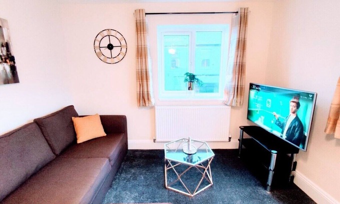 North Shields Apartamento | Crystal Suite 2 is located and very short walk to the Fish Quay and the Marina..