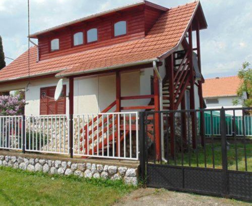 Zsorifurdo Apartamento | Csipkerózsa Vendégház