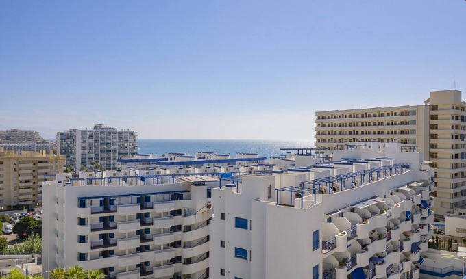 Torrequebrada Apartamento | Cubo's Beach Side Los Patos Apartment & Parking/community pool/close to the beach/air conditioning/free Wi-Fi