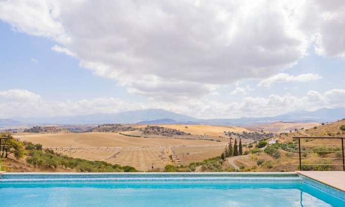 Cartama Cabaña | Cubo's Casa Rural Vistabella Cartama /infinity pool /views