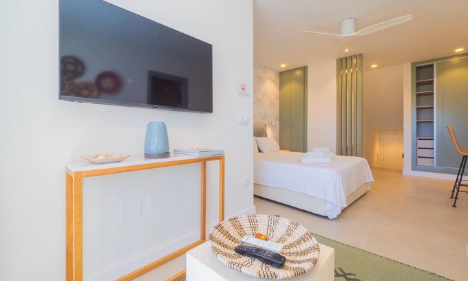 Cabopino Apartamento | Cubo's Estudio Cabopino Port & Parking / cerca de playa / wifi gratis / piscina comunitaria