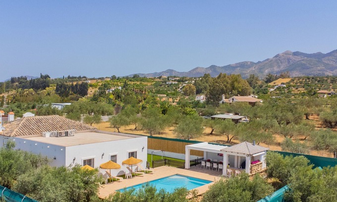 Alhaurin el Grande Cabaña | Cubo's La Luz del Valle Rural House / aire acondicionado / wifi gratis / BBQ / piscina privada