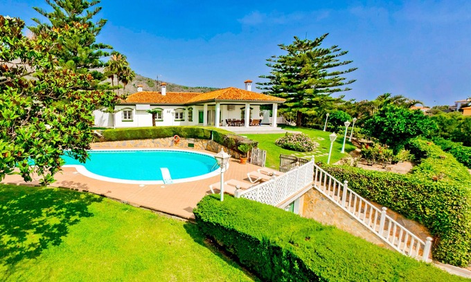 Torremolinos Villa | Cubo's Villa Galemar Torremolinos Pool & Padel / pista de padel privada / cerca de playa / aire acondicionado / wifi gratis
