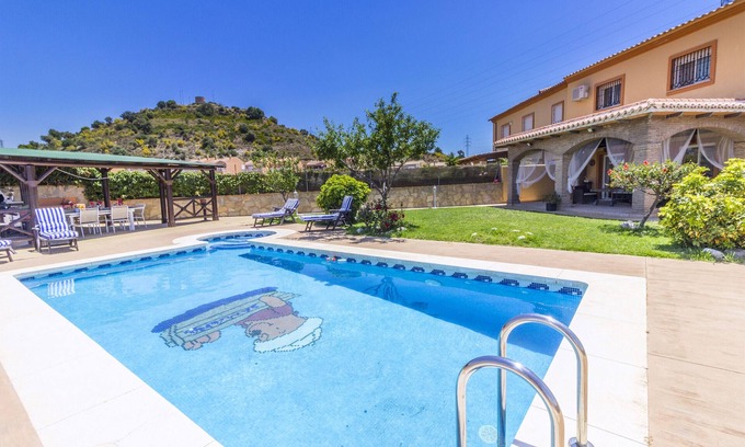 Puerto de la Torre Villa | Cubo's Villa Puerto de la Torre / Wifi / piscina / climatización / jardín