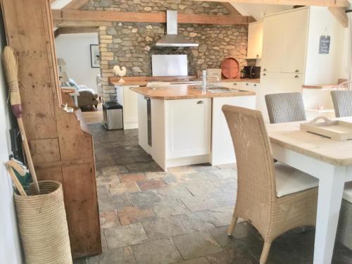 Llandovery Casa | Cuckoo Barn at Penygaer farm near the Brecon Beacons