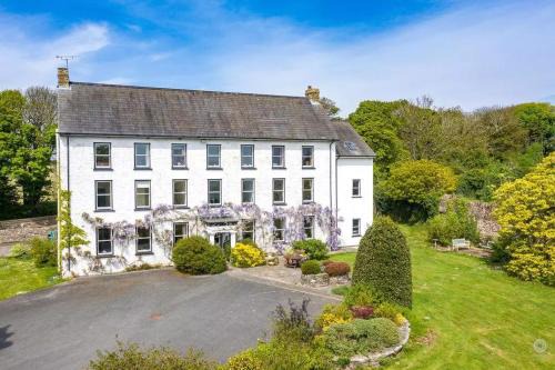Roch Casa | Cuffern Manor