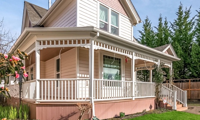 McMinnville Casa | Culinary + Wine Delights on Your Doorstep | Dog-Friendly House + Yard