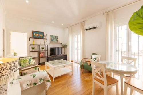 Alfalfa Apartamento | Cuna Center Suite by Valcambre