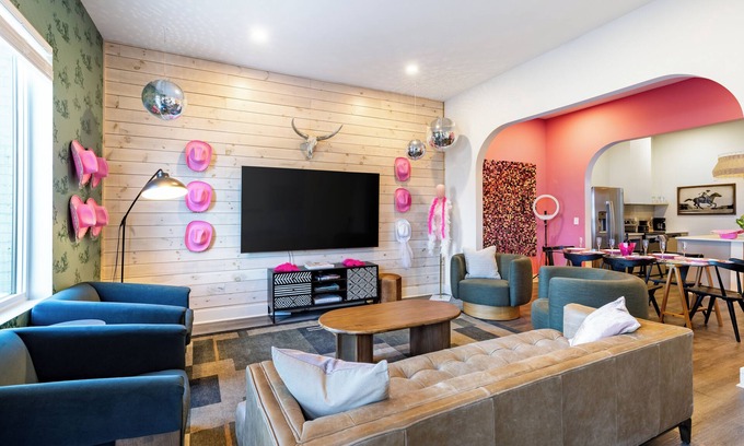 Five Points Casa | Curated Bachelorette Retreat w/ Balcony, Glam Room, Roof | Close to Downtown!