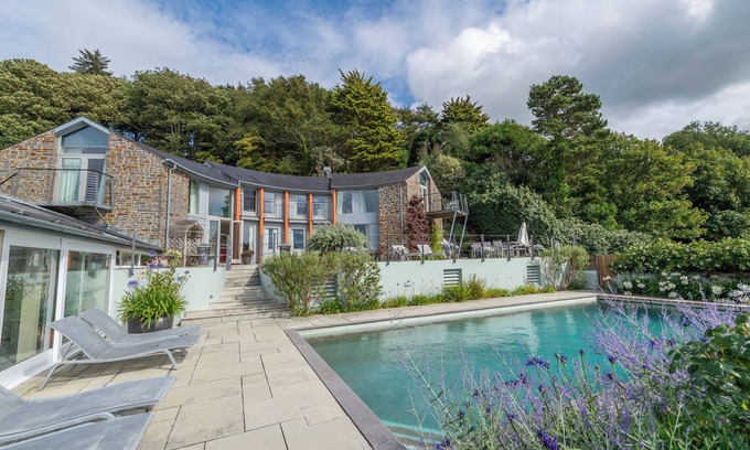 Lawrenny Cabaña | CURLEW HOUSE, pet friendly, with pool in Pembroke Dock