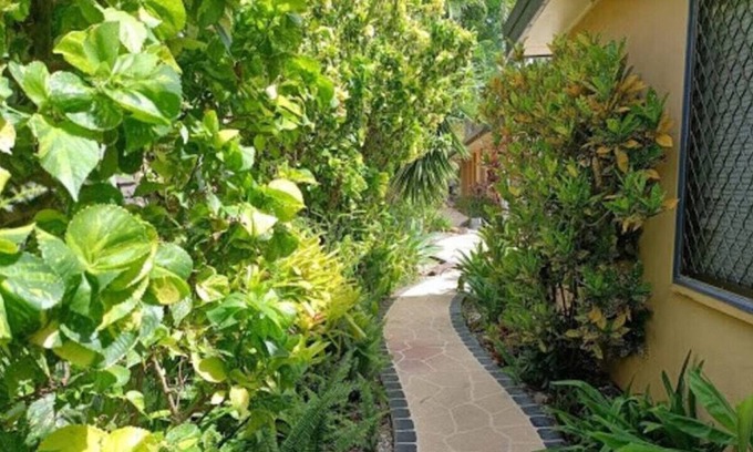 Currumbin Waters Casa | Currumbin Creek Front - Tropical & Private with Pool