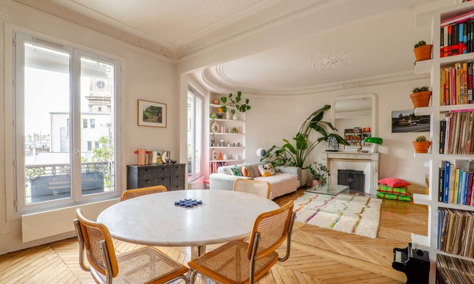 Saint-Vincent-de-Paul Apartamento | Curves & Colours, by Veeve