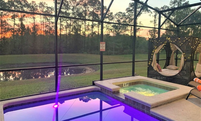 West Kissimmee Casa | CUSTOM A/C THEATER ROOM, 5bedrms 5bath- 3 King suites, Two 1st floor King suites