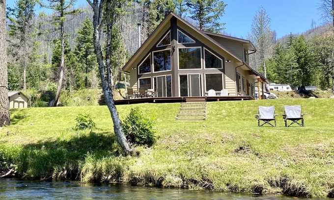 Vida Casa | Custom Built Home - Riverfront Home on the McKenzie River