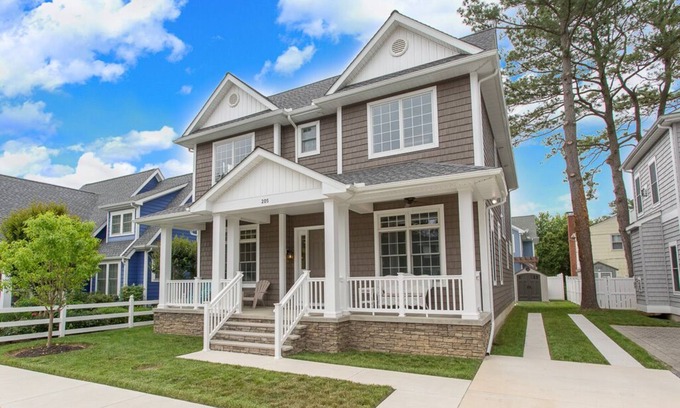 South Rehoboth Casa | Custom-Built In-Town Luxurious 6 Bedrm, 5 Ensuites+1/2 Bath, 7 mins Beach/Shops