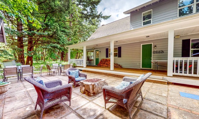 Dallas Casa | Custom-Built - Large Deck, Griddle, and Washer/Dryer