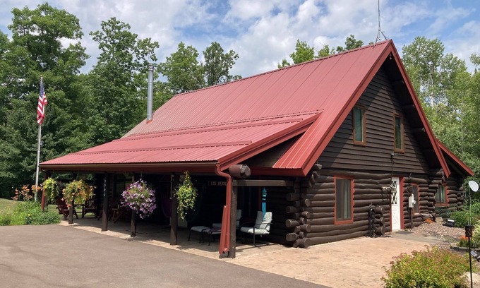 Moose Lake Casa | Custom built log home on 40 acres & in the woods! Snowmobile right from home!
