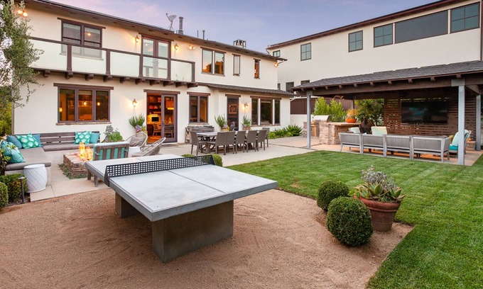 Corona del Mar Casa | Custom-Built Napa Farmhouse in CdM with Private Beach for Summer 2023 (Jun-Aug)